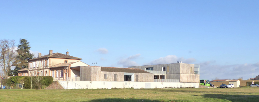 Façade urbaine en extension de l'école - Crédits : F. Brouillet / OECO architectes