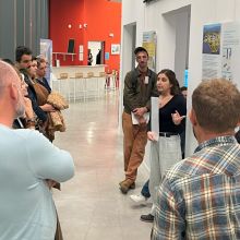 Visite guidée de la double exposition “Racines et Devenir”, par Vitalie Arcq au Centre culturel Le Piano-Tiroir à Balaruc