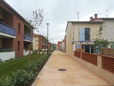 quartier "Au village" à Pechbonnieu / Groupe Les Chalets